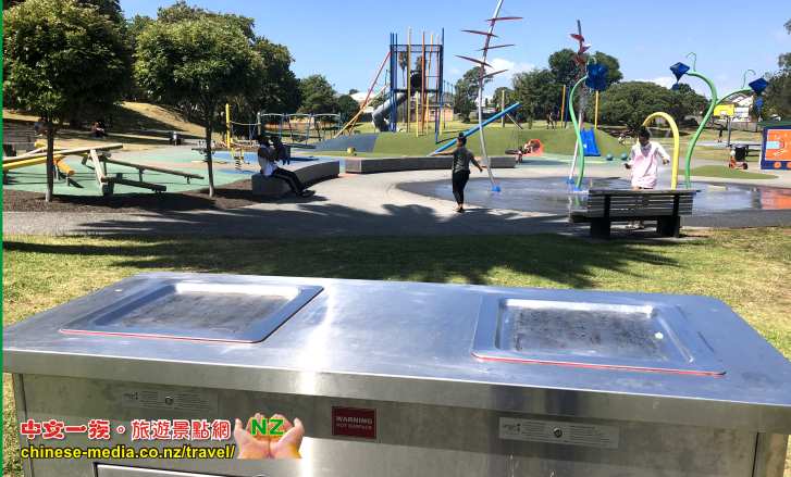 Potters Park 波特公園 孩子在漫步 Boy Walking  Dominion Road Splash Pads 防濺板